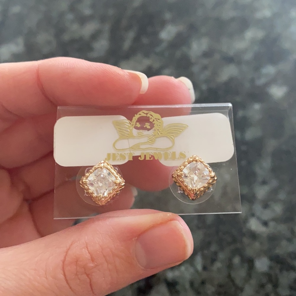 Gold stud earrings - Picture 6 of 6